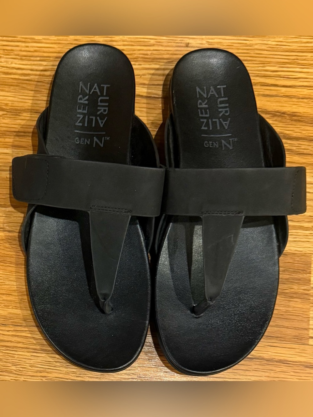 NATURALIZER Women's GenN-Twirl Thong Sandals Black Faux Leather Size 7.5